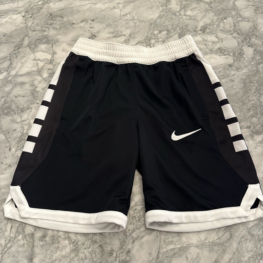 Kids' Dri-FIT Elite Basketball Shorts
 Black and White